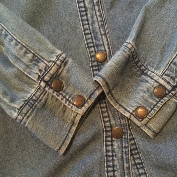 Chambray Button Down Size Medium - Picture 7 of 11